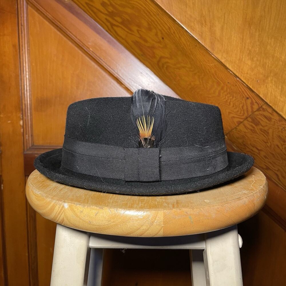 Bollman Hat Co - Black Fedora Hat w/ Feather - 100% Wool - Excellent condition
